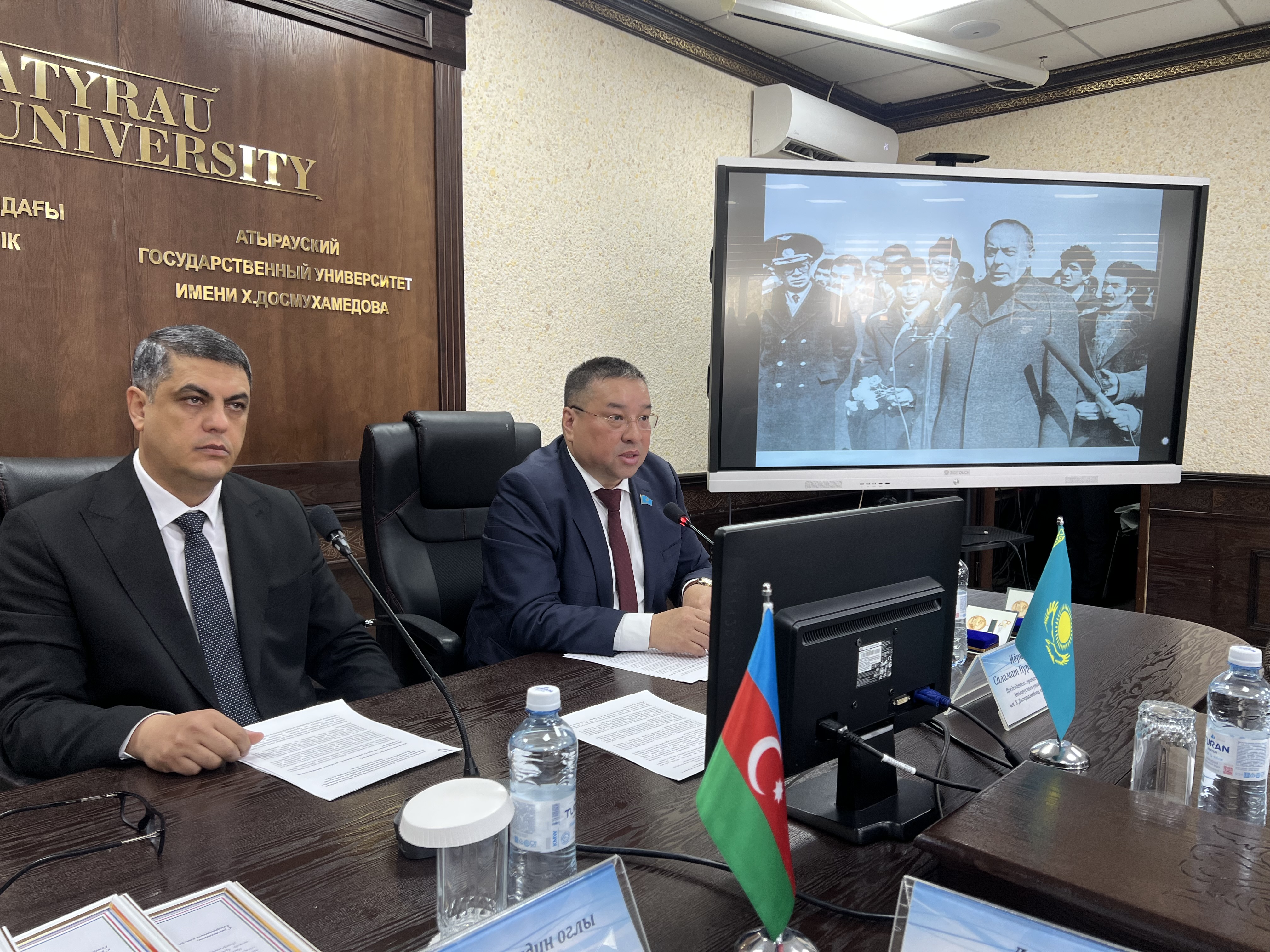 Ümummilli lideri Heydər Əliyevin anadan olmasının 103 illiyi ilə əlaqədar Atırau şəhərində anım tədbiri keçirmişdir. Xeber basligi